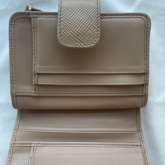 PRADA WOMEN WALLET USED